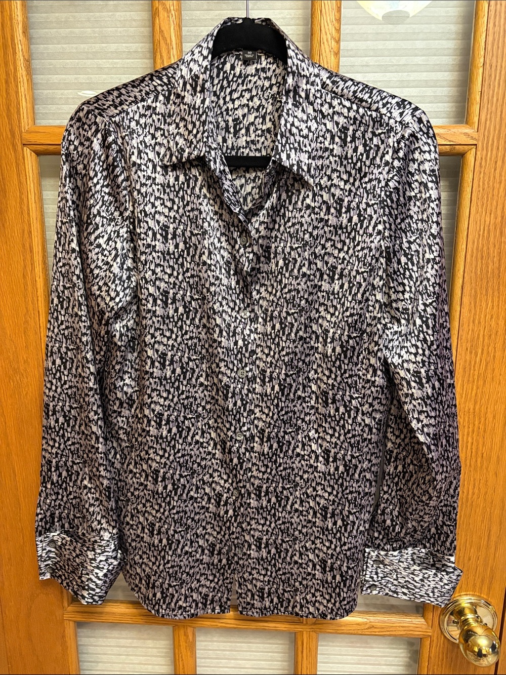 EUC Ann Taylor Silk Button-Front Blouse